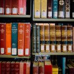 追光棋牌让玩家在灯影笼罩的棋局中寻找胜利之路 ia3lvhrg8